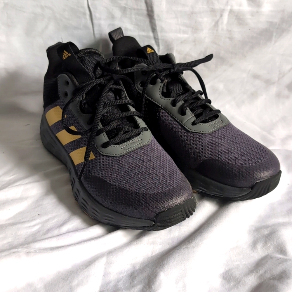 Adidas kids basketball ball shoes